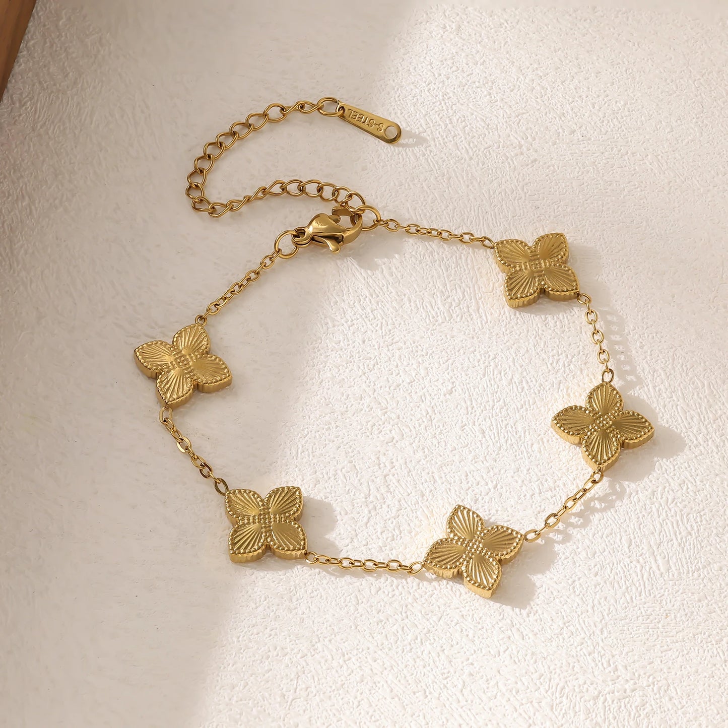 Fashion stainless steel clover bracelet for women, light luxury high-end women's bracelet