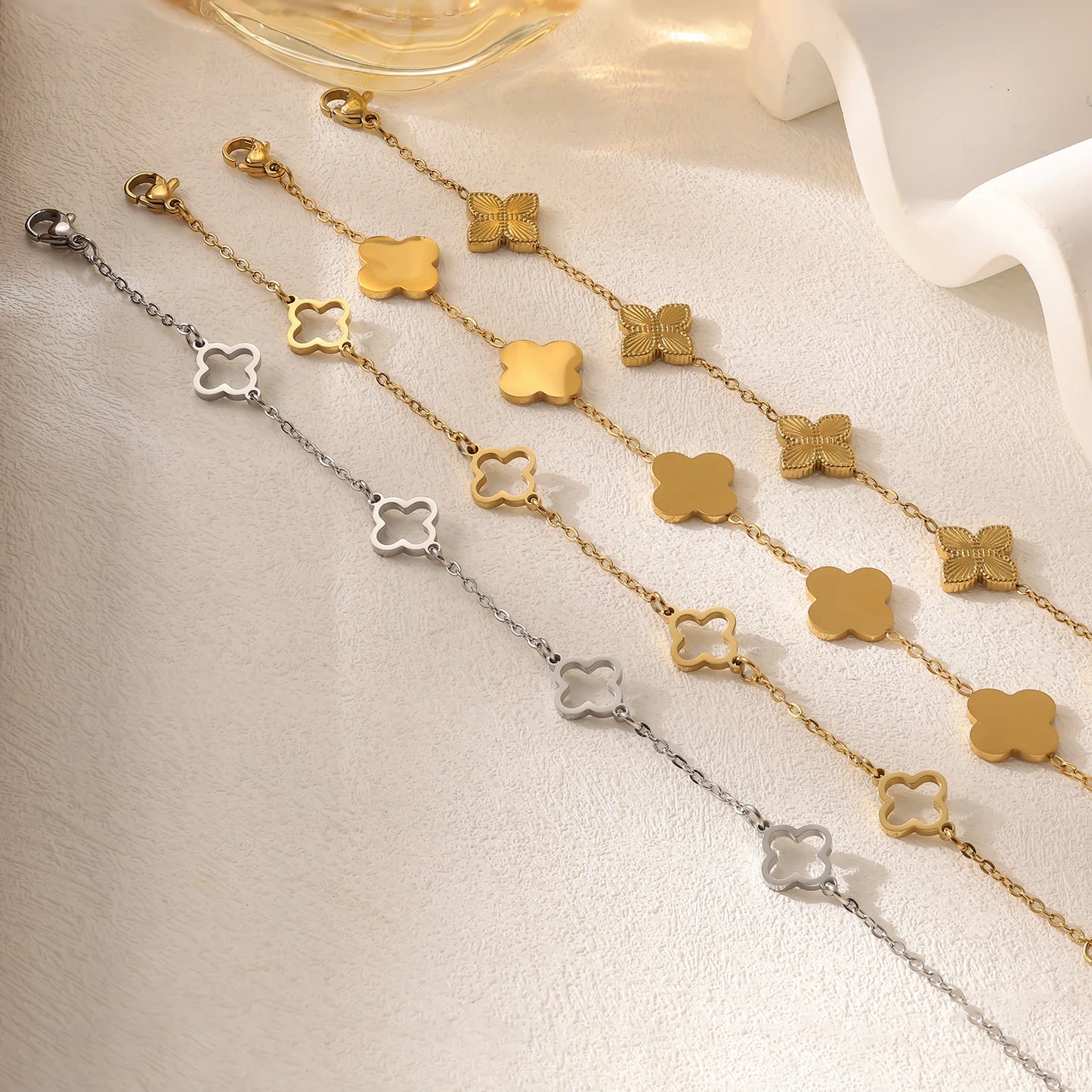 Fashion stainless steel clover bracelet for women, light luxury high-end women's bracelet