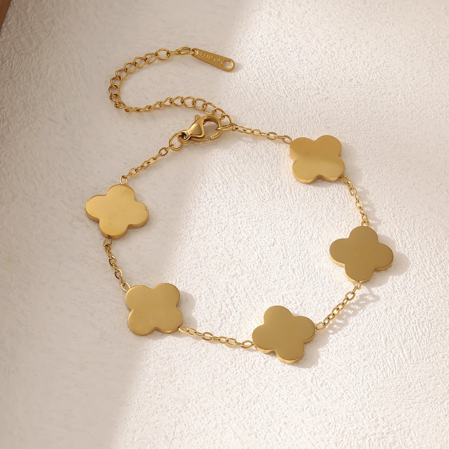 Fashion stainless steel clover bracelet for women, light luxury high-end women's bracelet